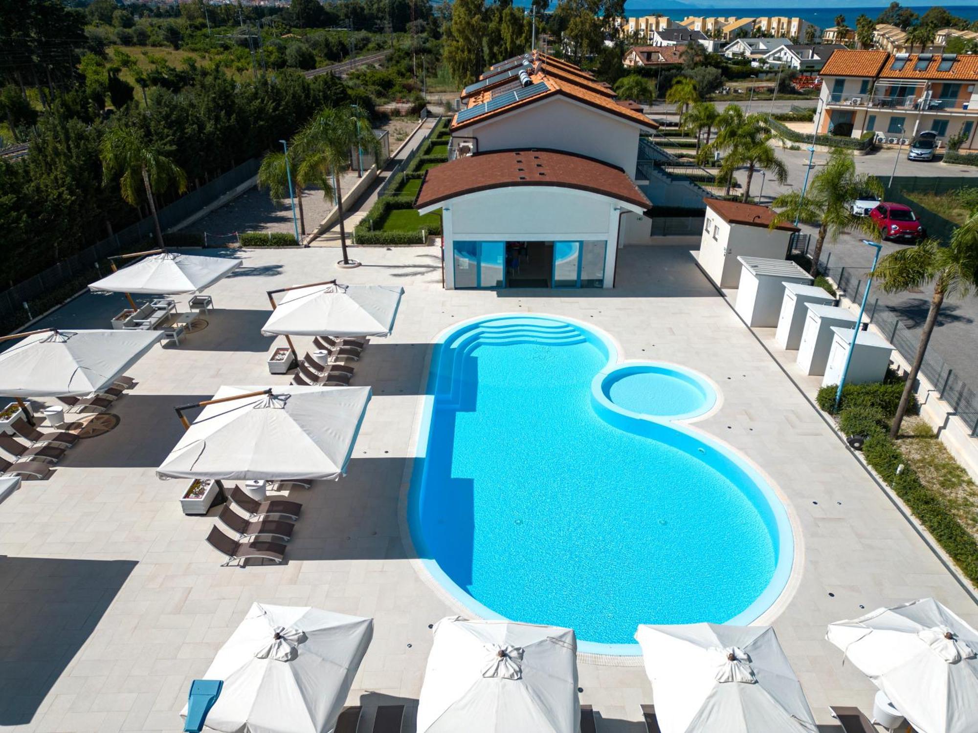 Icaro Residence Apartments With A Beautiful Pool SantʼAgata di Militello Zewnętrze zdjęcie