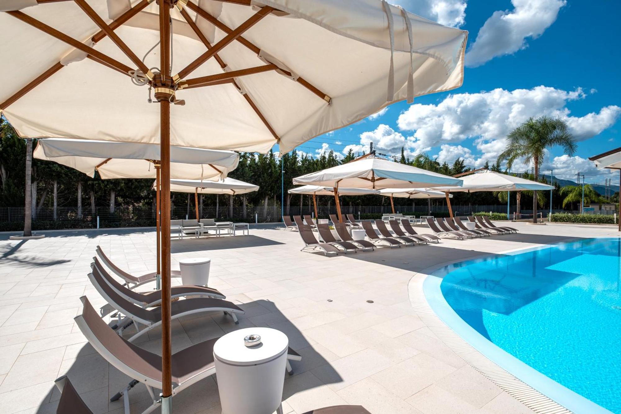Icaro Residence Apartments With A Beautiful Pool SantʼAgata di Militello Zewnętrze zdjęcie