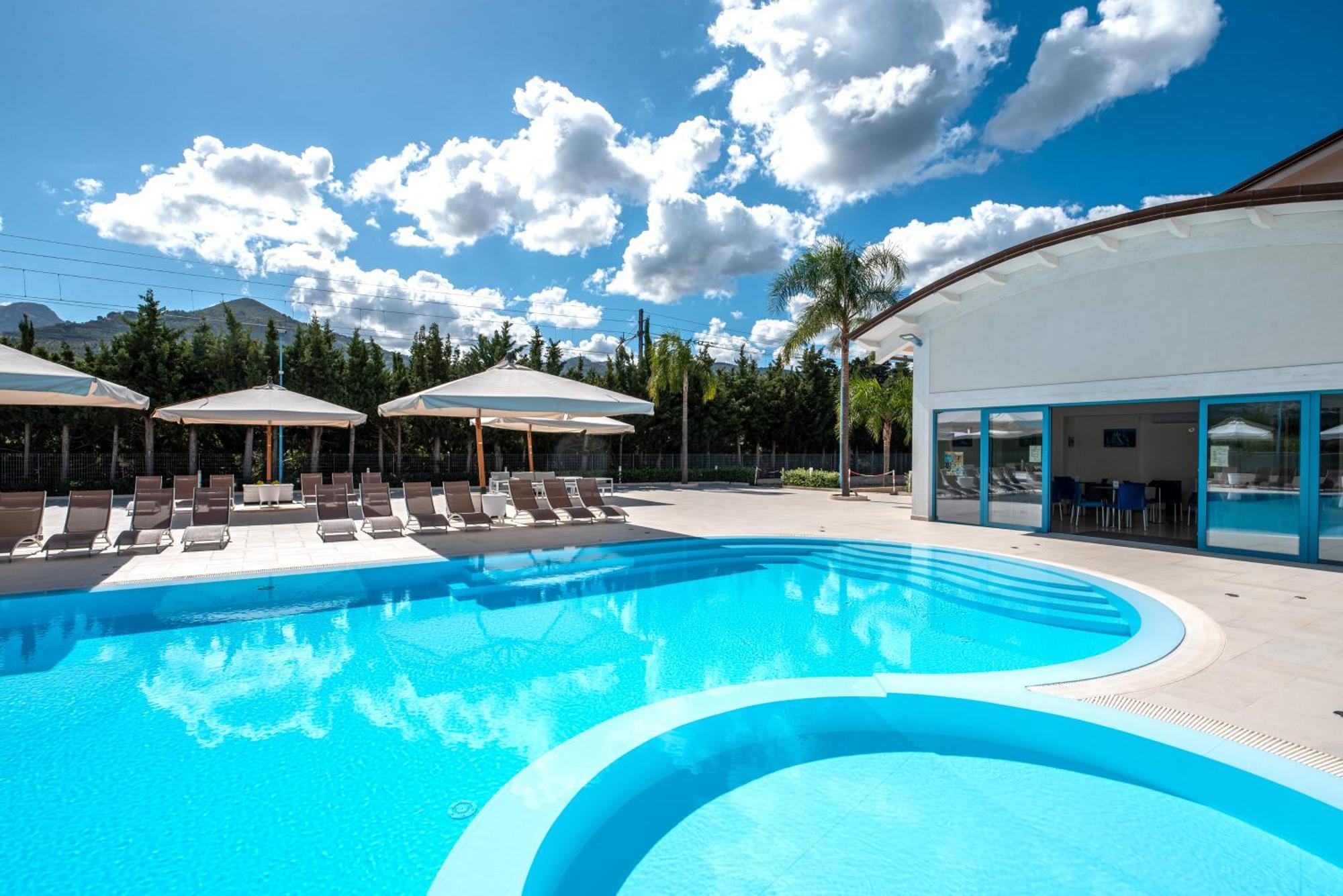 Icaro Residence Apartments With A Beautiful Pool SantʼAgata di Militello Zewnętrze zdjęcie