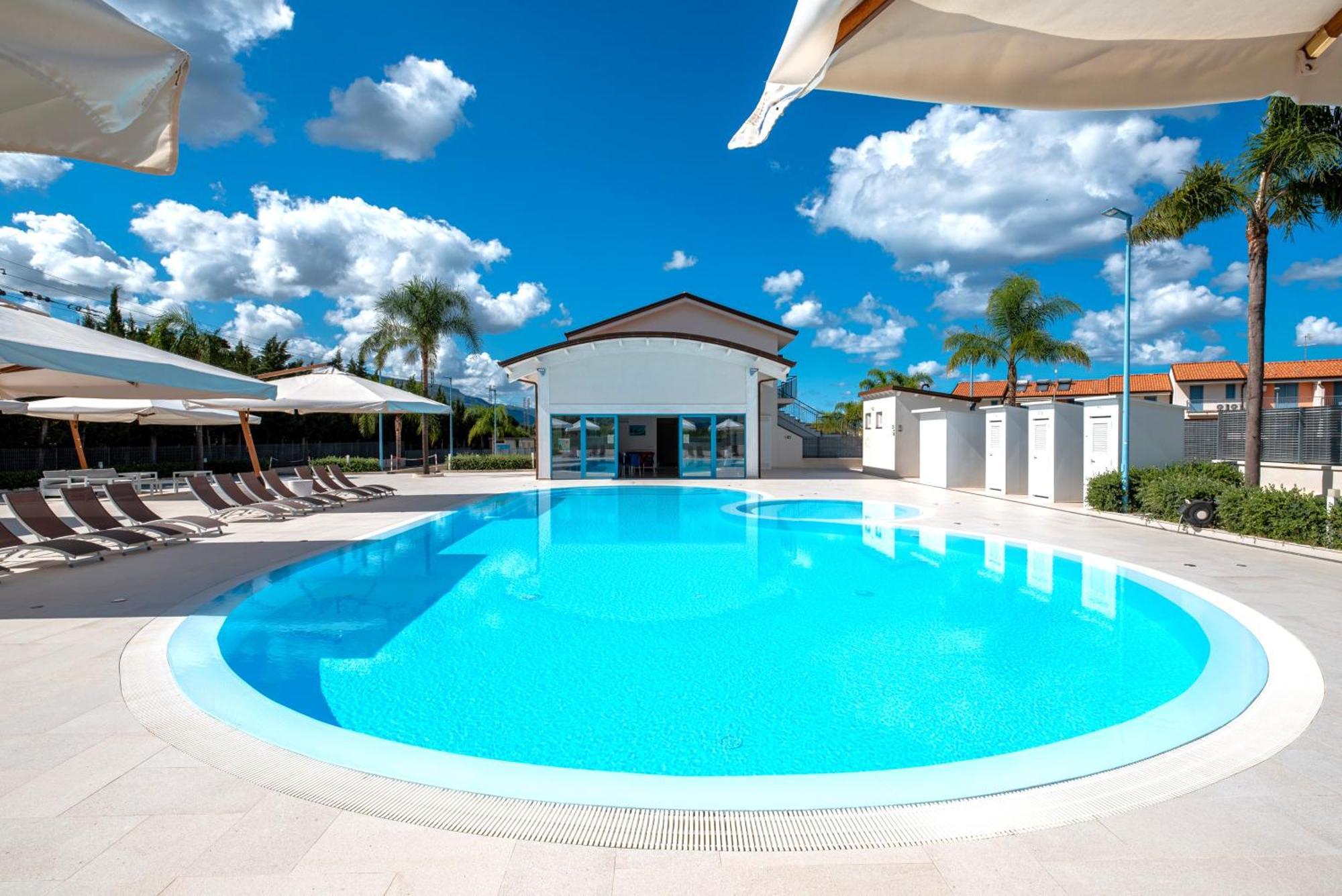 Icaro Residence Apartments With A Beautiful Pool SantʼAgata di Militello Zewnętrze zdjęcie