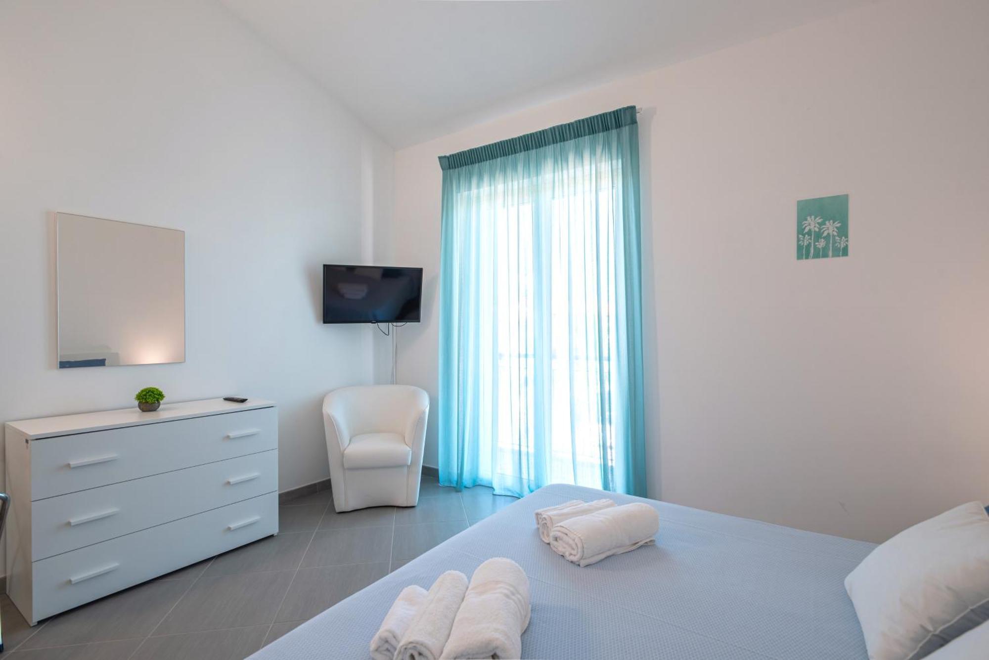 Icaro Residence Apartments With A Beautiful Pool SantʼAgata di Militello Zewnętrze zdjęcie