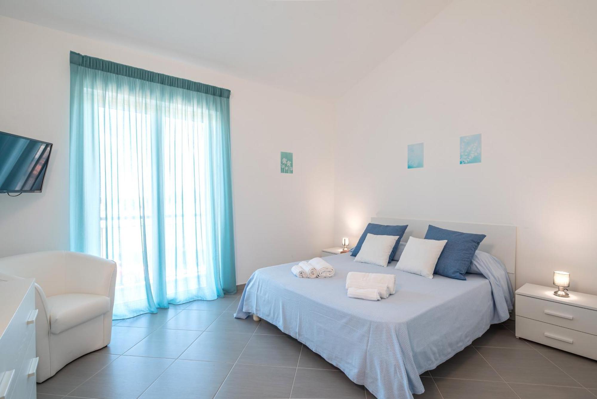 Icaro Residence Apartments With A Beautiful Pool SantʼAgata di Militello Zewnętrze zdjęcie