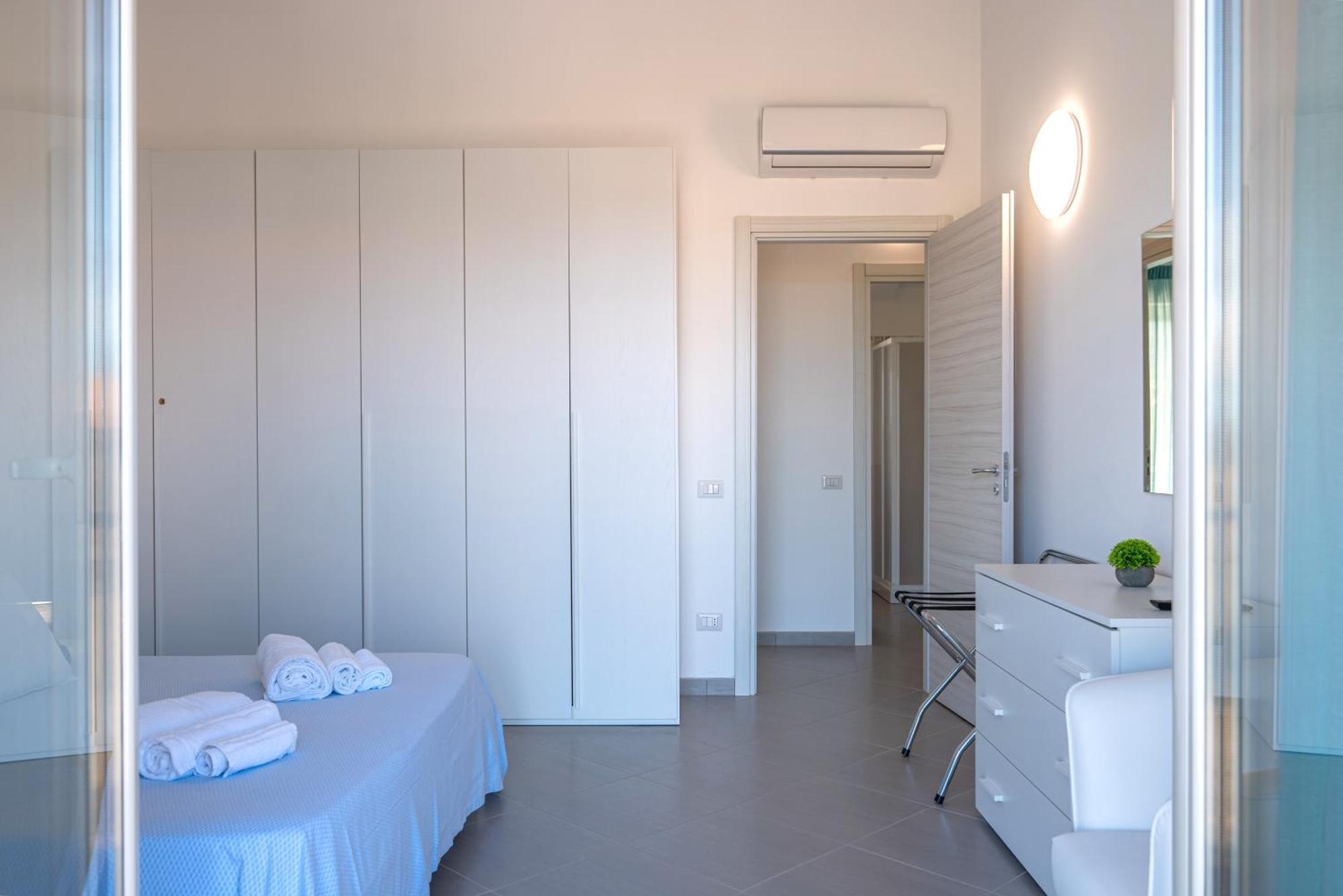Icaro Residence Apartments With A Beautiful Pool SantʼAgata di Militello Zewnętrze zdjęcie